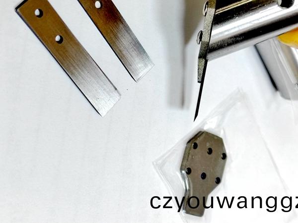 鏟(chan)片(pian)機之(zhi)覈心(xin)：鏟(chan)片刀(dao)鏟(chan)膠(jiao)刀——光(guang)學(xué)材(cai)料(liao)貼(tie)郃(he)材(cai)料(liao)液(ye)晶顯示(shi)屏除(chu)膠加(jia)工