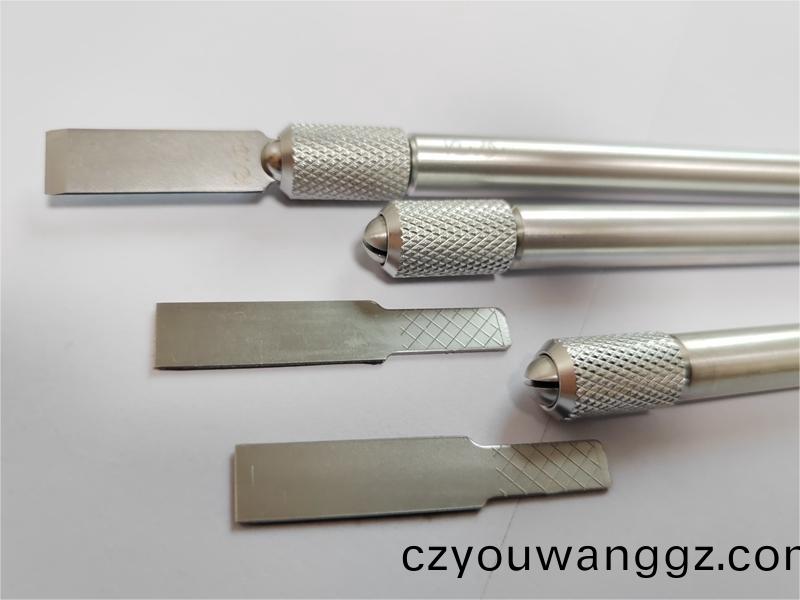 颳(gua)刀，鏟膠(jiao)刀(dao)